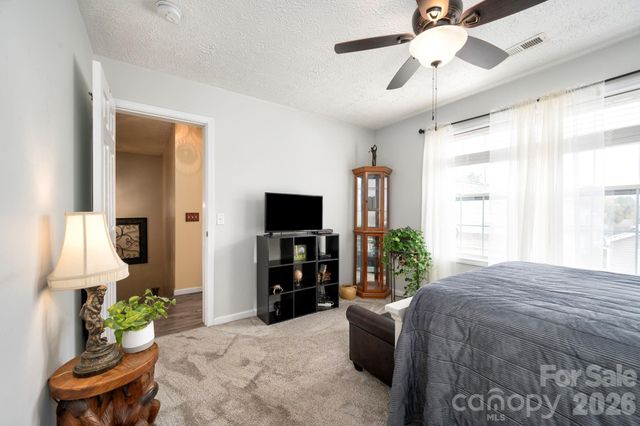 107 Loch Haven Road, Swannanoa, NC 28778