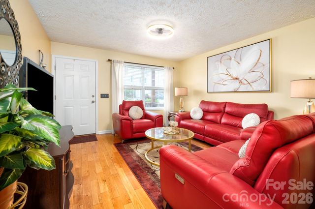 107 Loch Haven Road, Swannanoa, NC 28778