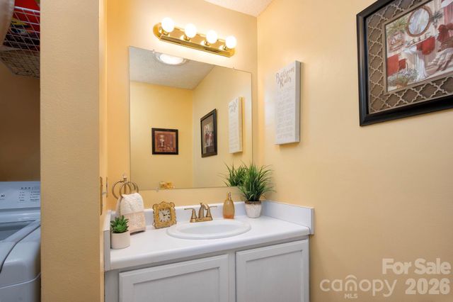 107 Loch Haven Road, Swannanoa, NC 28778