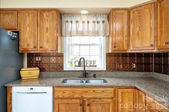 107 Loch Haven Road, Swannanoa, NC 28778