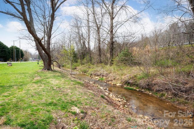 107 Loch Haven Road, Swannanoa, NC 28778