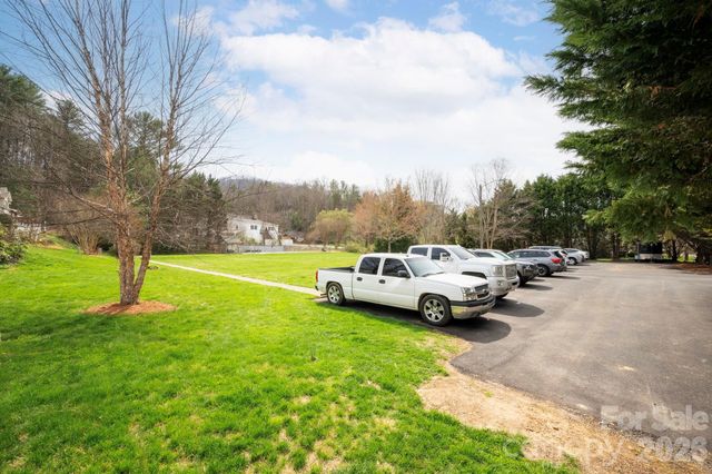 107 Loch Haven Road, Swannanoa, NC 28778