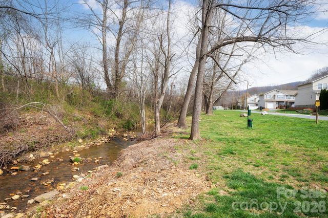 107 Loch Haven Road, Swannanoa, NC 28778