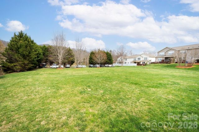 107 Loch Haven Road, Swannanoa, NC 28778