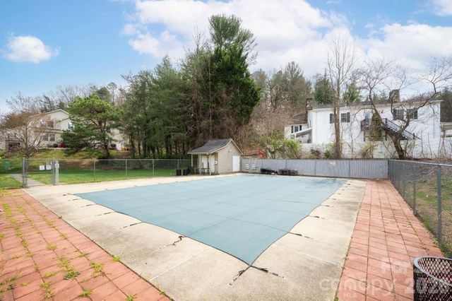 107 Loch Haven Road, Swannanoa, NC 28778