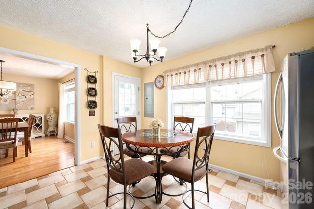 107 Loch Haven Road, Swannanoa, NC 28778