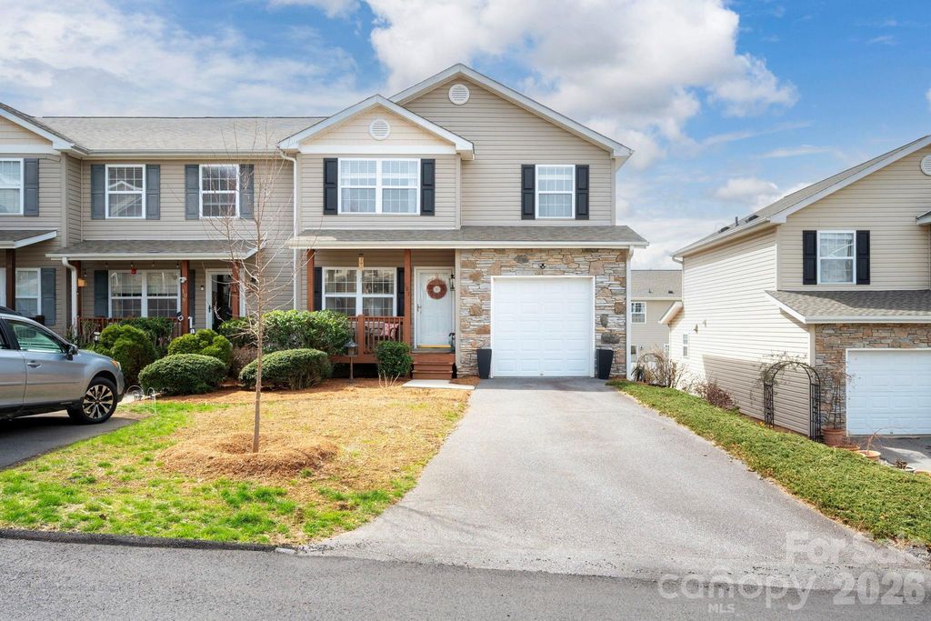 107 Loch Haven Road, Swannanoa, NC 28778