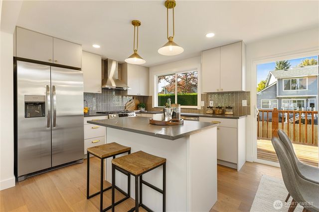 12907 87th Avenue NE, Kirkland, WA 98034