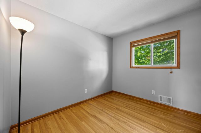901 Sunny Lane, Anoka, MN 55303