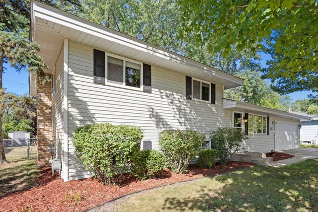 901 Sunny Lane, Anoka, MN 55303