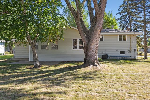 901 Sunny Lane, Anoka, MN 55303