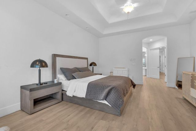 1103 E Newhall Drive, Fresno, CA 93720