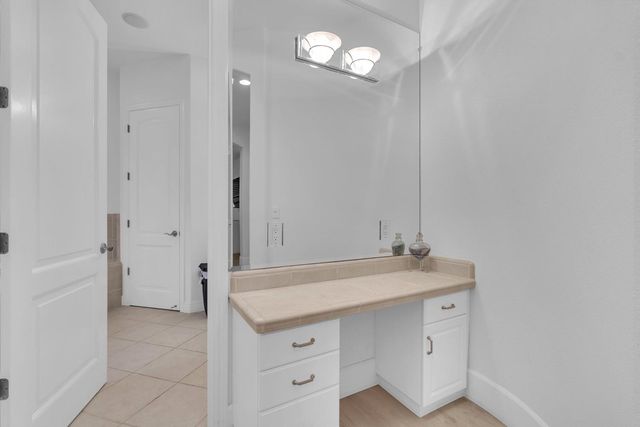 1103 E Newhall Drive, Fresno, CA 93720