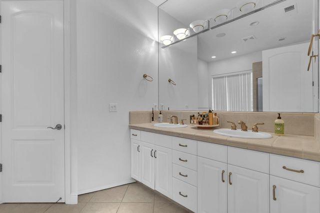 1103 E Newhall Drive, Fresno, CA 93720