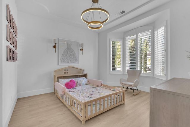 1103 E Newhall Drive, Fresno, CA 93720