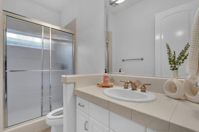 1103 E Newhall Drive, Fresno, CA 93720