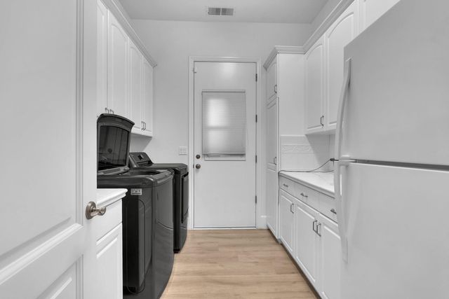 1103 E Newhall Drive, Fresno, CA 93720