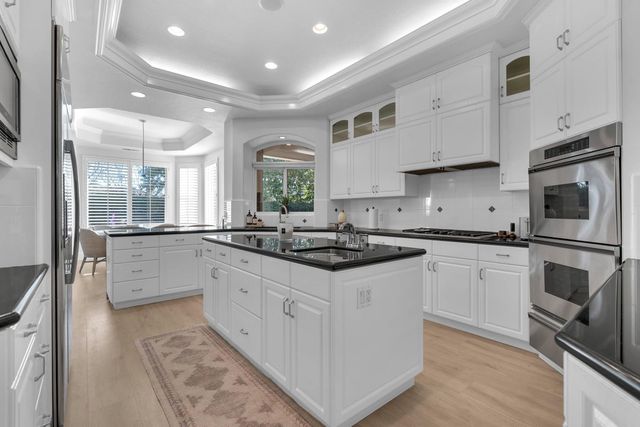 1103 E Newhall Drive, Fresno, CA 93720