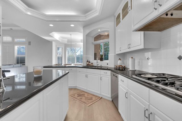 1103 E Newhall Drive, Fresno, CA 93720