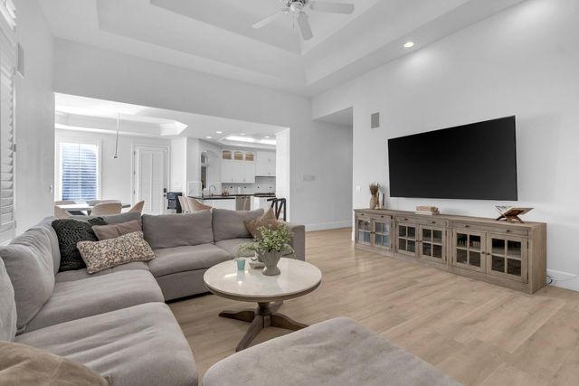 1103 E Newhall Drive, Fresno, CA 93720