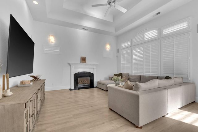 1103 E Newhall Drive, Fresno, CA 93720