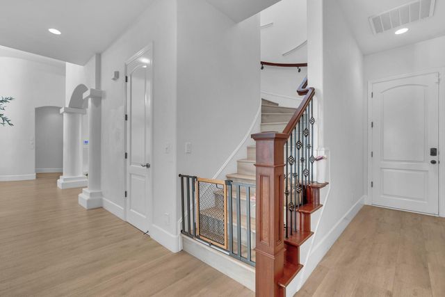 1103 E Newhall Drive, Fresno, CA 93720