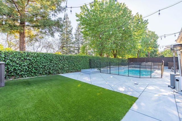 1103 E Newhall Drive, Fresno, CA 93720