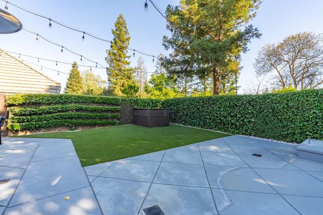 1103 E Newhall Drive, Fresno, CA 93720