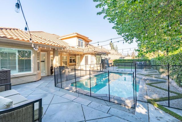 1103 E Newhall Drive, Fresno, CA 93720