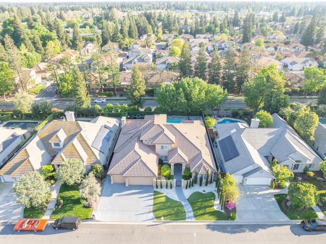 1103 E Newhall Drive, Fresno, CA 93720