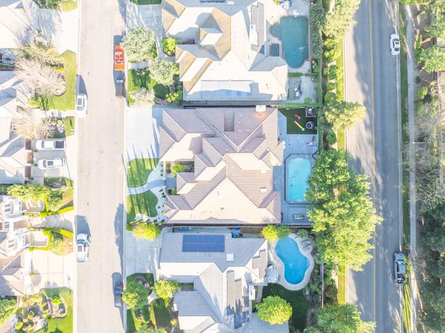 1103 E Newhall Drive, Fresno, CA 93720