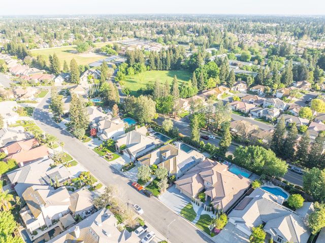 1103 E Newhall Drive, Fresno, CA 93720