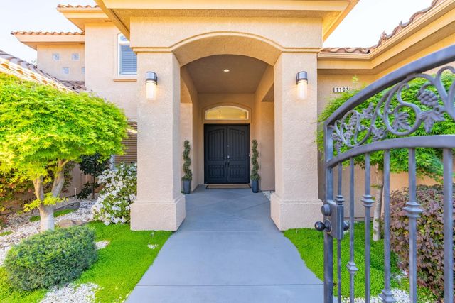 1103 E Newhall Drive, Fresno, CA 93720