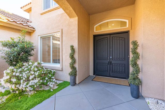 1103 E Newhall Drive, Fresno, CA 93720