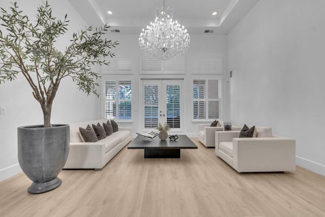 1103 E Newhall Drive, Fresno, CA 93720