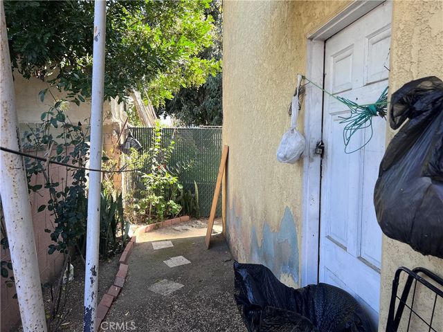 8954 S Gate, South Gate, CA 90280