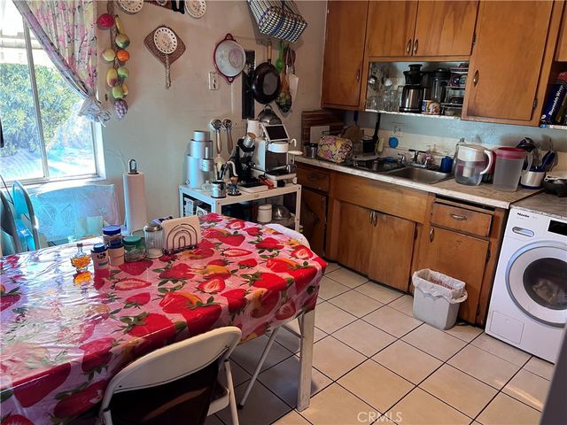 8954 S Gate, South Gate, CA 90280