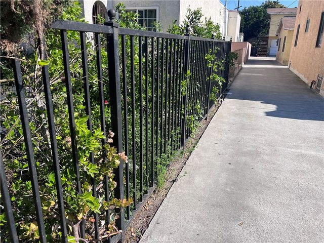 8954 S Gate, South Gate, CA 90280