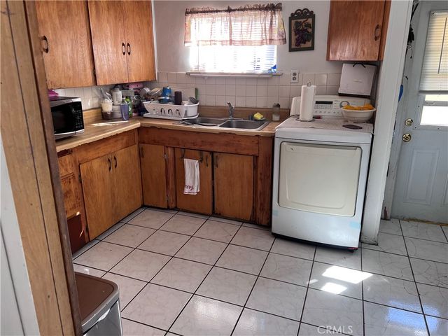 8954 S Gate, South Gate, CA 90280