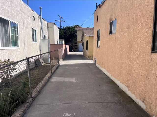 8954 S Gate, South Gate, CA 90280