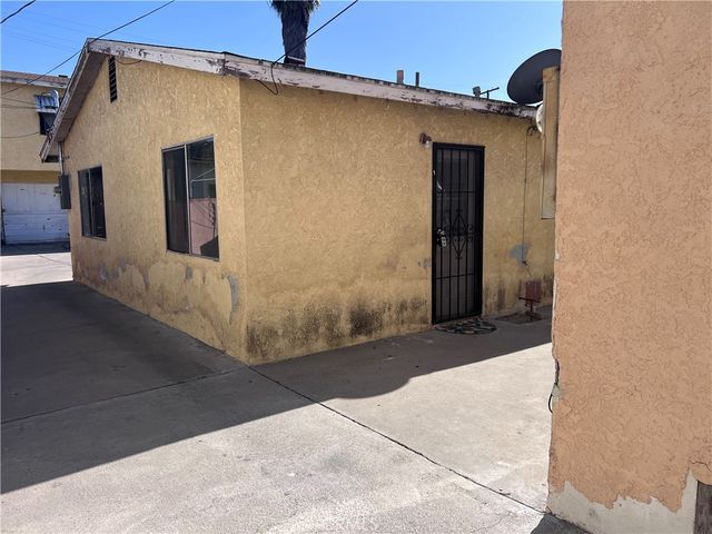 8954 S Gate, South Gate, CA 90280