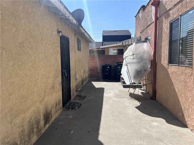 8954 S Gate, South Gate, CA 90280