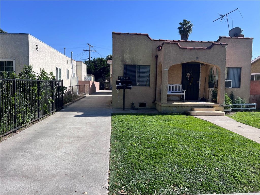 8954 S Gate, South Gate, CA 90280