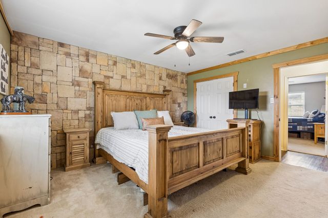 1087 County Road 2395, Alvord, TX 76225