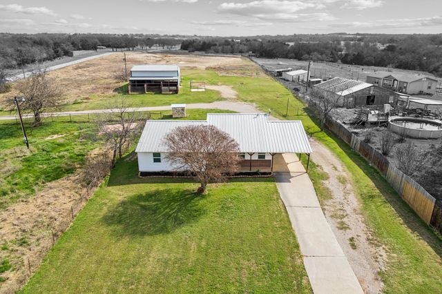 1087 County Road 2395, Alvord, TX 76225