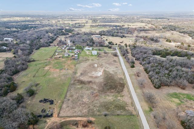 1087 County Road 2395, Alvord, TX 76225