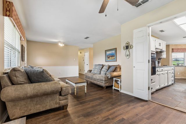 1087 County Road 2395, Alvord, TX 76225