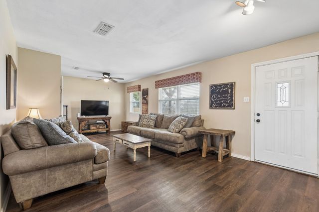 1087 County Road 2395, Alvord, TX 76225