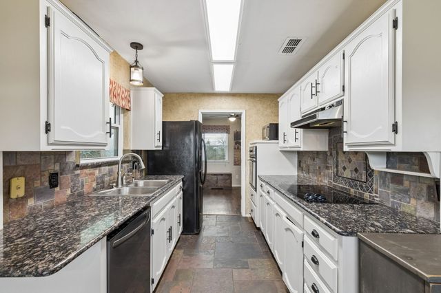 1087 County Road 2395, Alvord, TX 76225