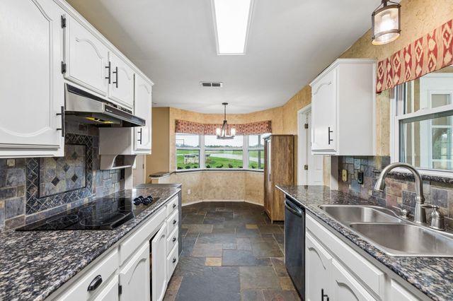 1087 County Road 2395, Alvord, TX 76225